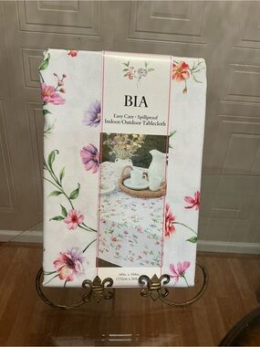 Brand New Bia  Multicolor Floral Fabric Tablecloth 60" Round Spillproof